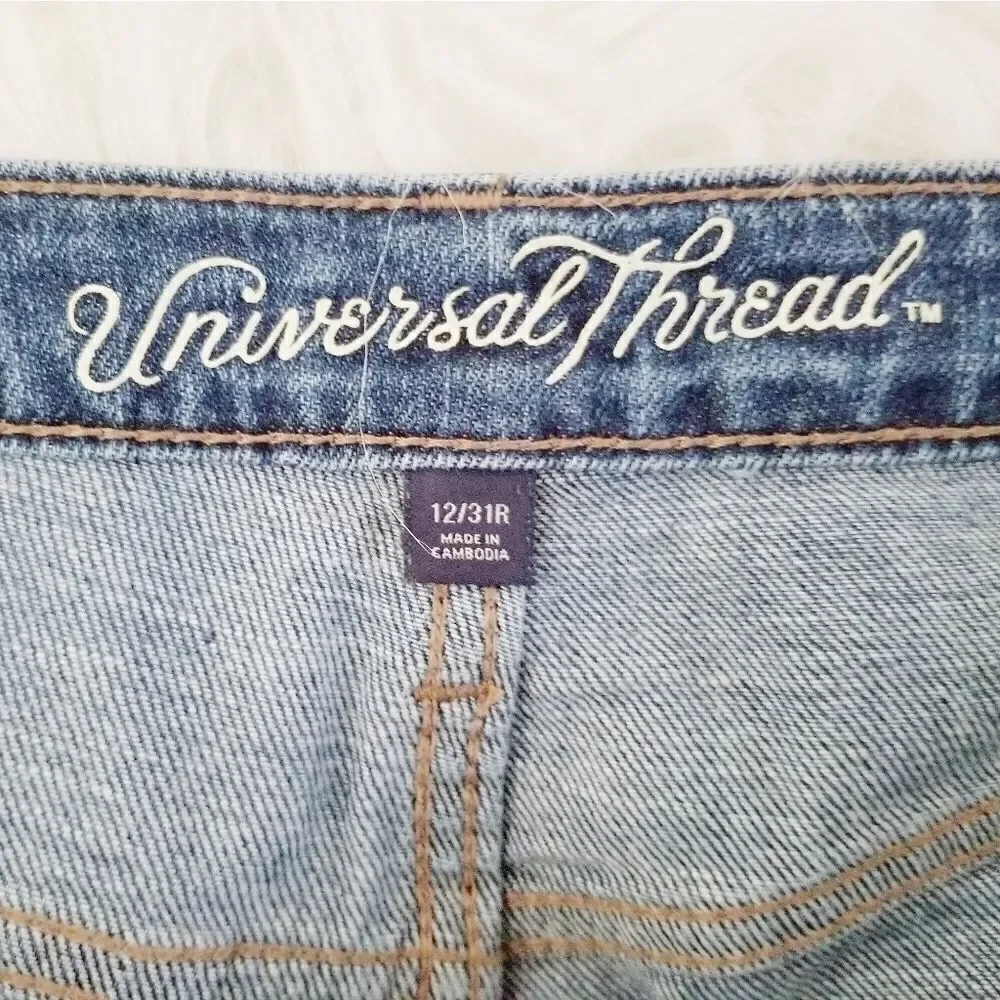 Universal Thread shorts with button fly closure - Picture 3 of 5